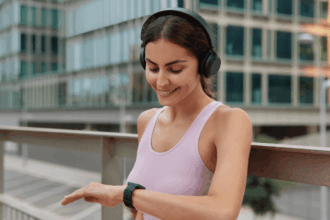 Most smartwatches today come with a gamut of features aimed at wellness. They not only tell time but also are conversation starters. (Image: Freepik)
