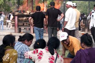Last rites of Twisha Sharma being performed (ANI Video Grab)