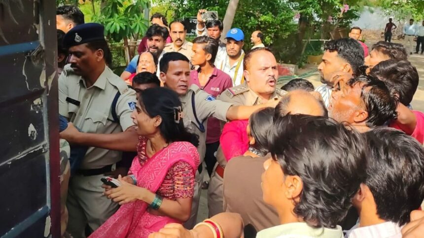 Relatives of the convicts try to stop them from being taken to jail