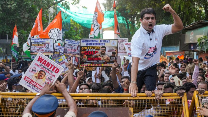 Mumbai: IYC President Uday Bhanu Chib scales a barricade as he along with party workers take out a protest march, from Chaityabhoomi in Dadar to Shivaji Park, against the alleged NEET paper leak and concerns regarding the OSM system in CBSE’s board examinations, in Mumbai, Tuesday, June 2, 2026. (PTI Photo/Shashank Parade)(PTI06_02_2026_000255A)