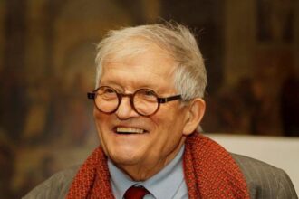 Artist David Hockney after unveiling the bottle design for the 2014 vintage wine of Château Mouton Rothschild in London, Friday, Feb. 3, 2017. (AP Photo