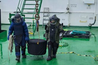 Indian Navy removes unexploded missile warhead, Indian Navy removes oil tanker missile warhead, Indian Navy, unexploded missile warhead Kochi-bound oil tanker, Indian express news, current affairs