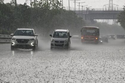 Rain in Noida