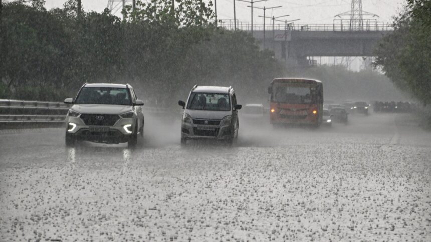 Rain in Noida