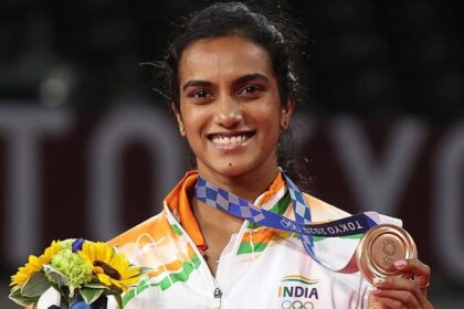 PV Sindhu aces a weighted sit up workout