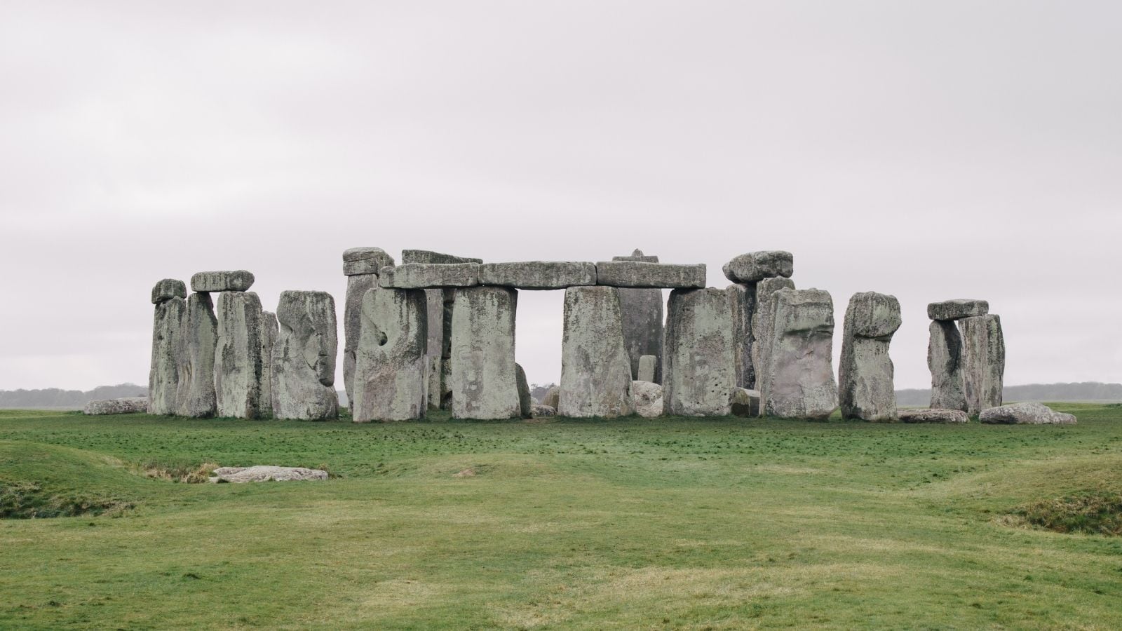Instead, researchers propose that Neolithic communities were responsible for transporting it the remaining hundreds of kilometres to Stonehenge. (Image: magnific)