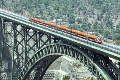 Train connectivity boost for South Kashmir: Jammu-Srinagar Vande Bharat Express to stop at Anantnag soon (PTI Photo/File)