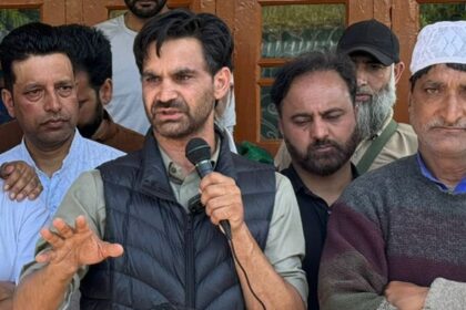 Leaders join South Kashmir's paddy protest: ‘If govt needs it, use barren land’