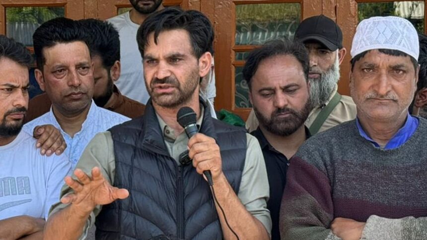 Leaders join South Kashmir's paddy protest: ‘If govt needs it, use barren land’
