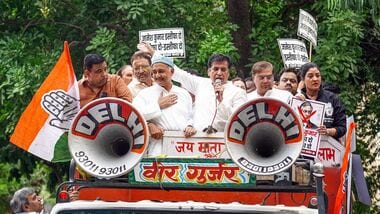 New Delhi, Sep 25 (ANI): Delhi Pradesh Congress Committee (DPCC) President Devender Yadav along with party members stage a protest at the DPCC office demanding strict action against ECI Chief Gyanesh Kumar, in New Delhi on Friday. (ANI Photo/Ritik Sharma)