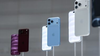 Apple iPhone 18 Pro and Pro Max smartphones (Bloomberg)