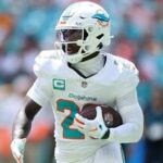 De'von Achane #28 of the Miami Dolphins in action