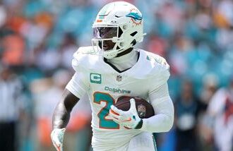 De'von Achane #28 of the Miami Dolphins in action