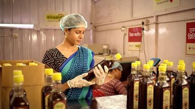 A member of the Aapni Saheli Farmer Producer Co. in Dholpur, Rajasthan, at a cooking oil packaging unit which supplies to KisaanSay, a brand selling regional produce.