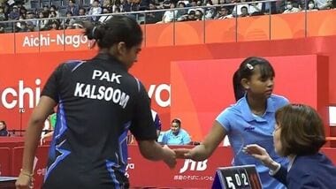 India's Syndrela Das (in blue)  shakes hand with her Pakistani opponent Kalsoom Khan at Asian Games 2026.