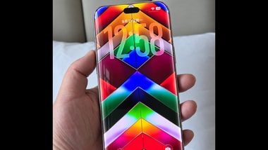 Tiptiser Ice Universe showing iPhone 20.