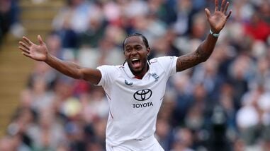 England vs Pakistan Live Score, 3rd Test, Day 1: Jofra Archer reacts.