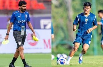 India head coach Khali Jamil (L) and midfielder Anirudh Thapa during a training session at the Sree Kanteerava Stadium in Bengaluru.