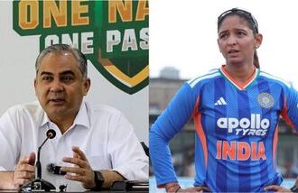 India captain Harmanpreet Kaur (R) and ACC chairman Mohsin Naqvi.