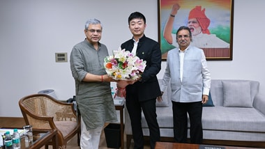 Union minister Ashwini Vaishnaw and Carl Pei.