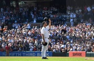 Detroit Tigers starting pitcher Justin Verlander acknowledges the crowd.