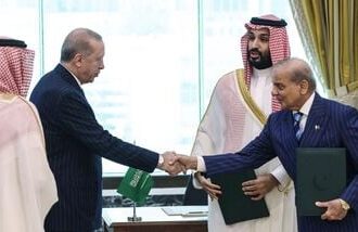 This handout photograph taken and released by the Turkish Presidency press office on August 7, 2026, shows Turkey's President Recep Tayyip Erdogan (L) shaking hands with Pakistans Prime Minister Shehbaz Sharif as Saudi Arabia's Crown Prince Mohammed bin Salman (2nd R) looks on after signing a joint defence agreement in Mecca. (Photo by Handout / Turkish Presidency Press Office / AFP)