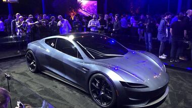 FILE PHOTO: Tesla's new Roadster is unveiled during a presentation in Hawthorne, California, U.S., November 16, 2017.      REUTERS/Alexandria Sage/File Photo