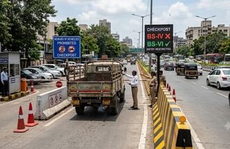 Delhi to restrict older vehicles from November 1: Who will be affected and why? (AI-generated image)