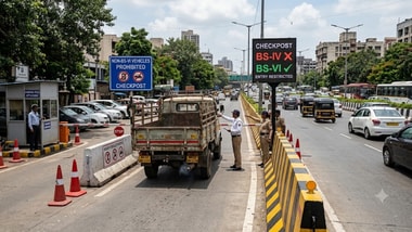 Delhi to restrict older vehicles from November 1: Who will be affected and why? (AI-generated image)