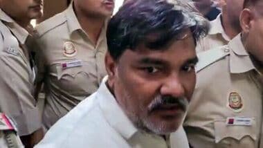 Former AAP councillor Tahir Hussain being taken as Karkardooma Court sentences life imprisonment to him in the murder case of IB official Ankit Sharma during the 2020 Northeast Delhi riots, in New Delhi on Jul 31. (ANI Video Grab)