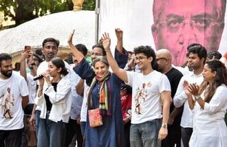 Cockroach Janta Party (CJP) founder Abhijit Dipke, along with Chief Spokesperson Saurav Das, National Spokesperson Ashutosh Ranka, Singer Vishal Dadlani, and Actor Shabana Azmi, during a protest seeking Chief Election Commissioner Gyanesh Kumar's resignation over voter roll deletions at Chhatrapati Shivaji Maharaj Park, Dadar, in Mumbai