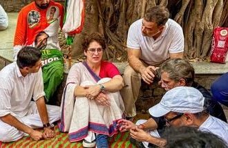 New Delhi, Oct 06 (ANI): Lok Sabha LoP Rahul Gandhi, with Congress MPs Priyanka Gandhi Vadra, Deepender Singh Hooda, and Pawan Khera, stages a sit-in protest against Chief Election Commissioner Gyanesh Kumar at Akashvani Bhawan, in New Delhi on Tuesday. (AICC/ANI Photo)