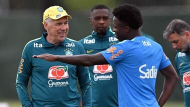 Brazil's Italian head coach Carlo Ancelotti (L) speaks with Vinicius Junior during a training session in Kolkata ahead of India tie.