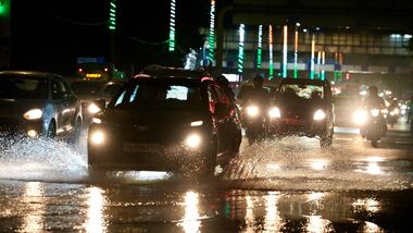 Light rain falls along Vikas Marg near ITO i in New Delhi, India, on Thursday, October 29, 2026.