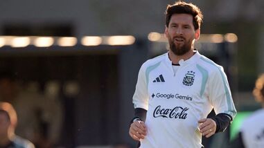 Argentina's forward Lionel Messi takes part in a football training session at the Argentine Football Association (AFA) training camp in Ezeiza, Buenos Aires Province, on October 5, 2026, ahead of the friendly match against Benin. (Photo by JUAN MABROMATA / AFP)