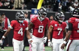 Atlanta Falcons tight end Kyle Pitts Sr. (8) celebrates after scoring against the Chicago Bears during the fourth quarter at Mercedes-Benz Stadium.