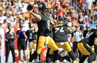 Pittsburgh Steelers quarterback Aaron Rodgers (8) throws a pass during the second quarter against the Tampa Bay Buccaneers.