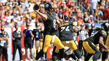 Pittsburgh Steelers quarterback Aaron Rodgers (8) throws a pass during the second quarter against the Tampa Bay Buccaneers.
