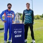 India captain Shreyas Iyer (L) and his New Zealand counterpart Mitchell Santner.