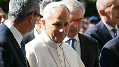 Pope Leo XIV arrives at the Gemelli University Hospital ahead of an operation to remove a lump from his lung, in Rome on October 13, 2026.  (Photo by Alberto PIZZOLI / AFP)