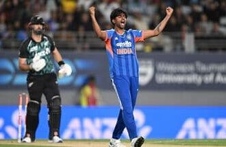 India bowler Mayank Yadav celebrates the wicket of New Zealand's Daryl Mitchell, left, during the T20 cricket international between New Zealand and India in Auckland, New Zealand, Friday, Oct. 30, 2026. (Andrew Cornaga/Photosport via AP)