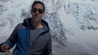 Mihirkant Upadhyaya is expected to graduate from the Foster School of Business in June 2027 and currently has a GPA of 4.00, according to his profile. (Image: https://mihirupadhyaya.com)