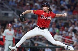 Dylan Dodd #46 of the Atlanta Braves throws a pitch (file photo)
