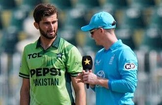 Pakistan's captain Shaheen Shah Afridi (L) and England's captain Harry Brook during the coin toss in Rawalpindi.