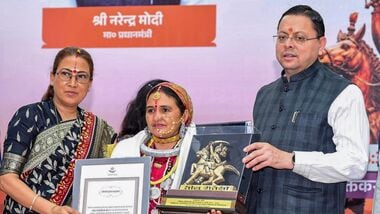 Uttarakhand Chief Minister Pushkar Singh Dhami, accompanied by Cabinet Minister Rekha Arya, presents the 'Veerangana Teelu Rauteli Award' to an awardee during a felicitation ceremony on the occasion of the birth anniversary of legendary warrior Teelu Rauteli, in Dehradun, Uttarakhand. (@pushkardhami/X via PTI Photo)(PTI08_08_2026_000380B)