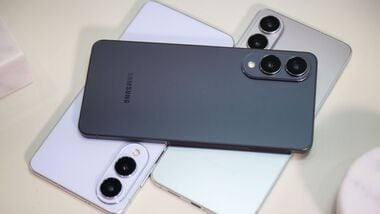 Samsung Galaxy S25 Edge smartphones.