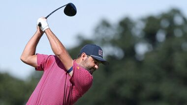 Scottie Scheffler of the US Team plays his shot from the sixth tee during Sunday's Singles on day four of the Presidents Cup 2026 at Medinah Country Club on September 27, 2026 in Medinah, Illinois.