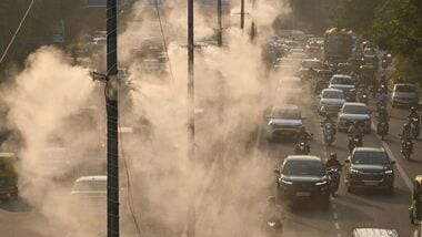 Sprinkler sprays water to settle dust on Vikas Marg near ITO as pollution levels rise in the Delhi-NCR region on Wednesday. (HT photo)