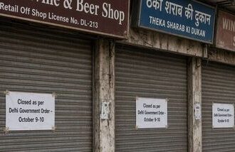 However, hotels, clubs, bars and restaurants holding valid excise licences to serve liquor will not be affected by the order and can continue to operate. (AI-generated Image for representational purposes only)