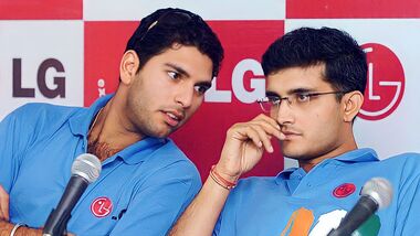 Yuvraj Singh (L) played in the Indian team under the leadership of Sourav Ganguly.